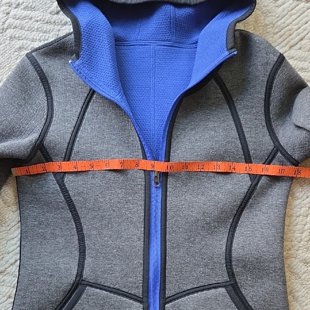 Athleta Women's Reversible Hooded Incline Jacket View 2